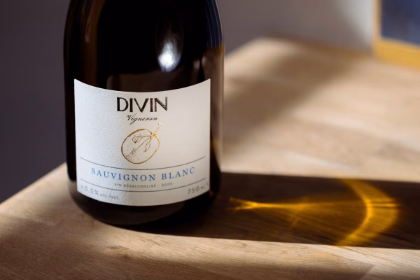 divin_officiel_cuveevigneron_avril_24_7 Divin Vigneron 0.5% Sauvignon Blanc